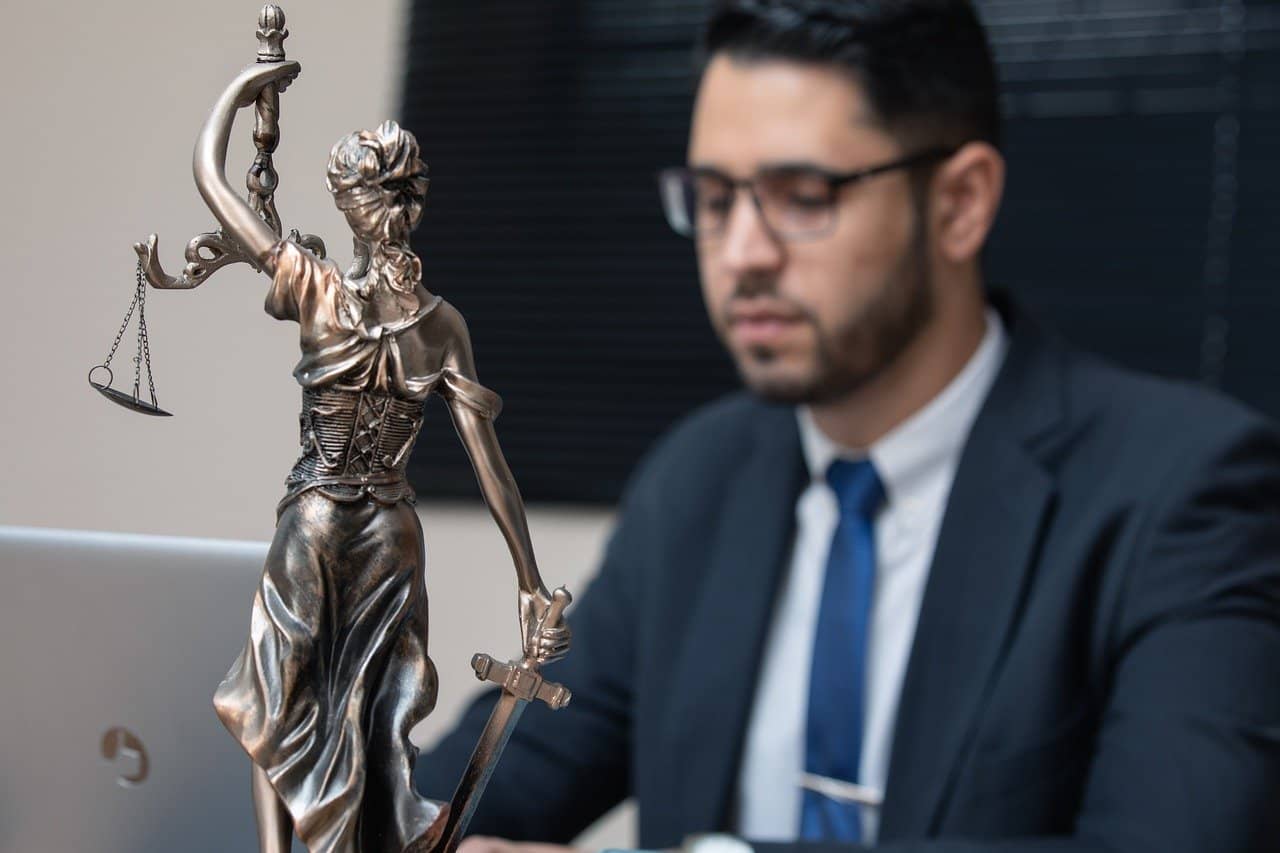 Solid Benefits of Hiring a Professional Lawyer post thumbnail image
